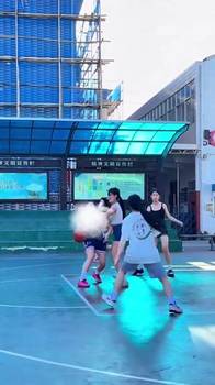 像这样的野球比赛，我坐场边能看一天！🙈