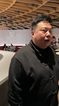 被认出来了！网红瑞哥英语在美国和凯尔特人球迷亲切交谈🤣