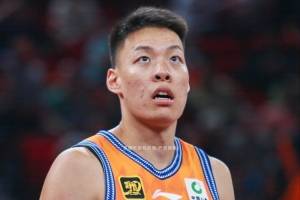 卢伟：刘礼嘉和偰李永炜都非常有天赋 是上海男篮重点培养的对象
